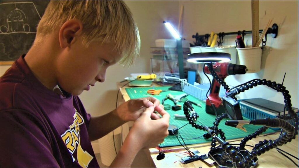 Boy built a dog’s wheelchair 